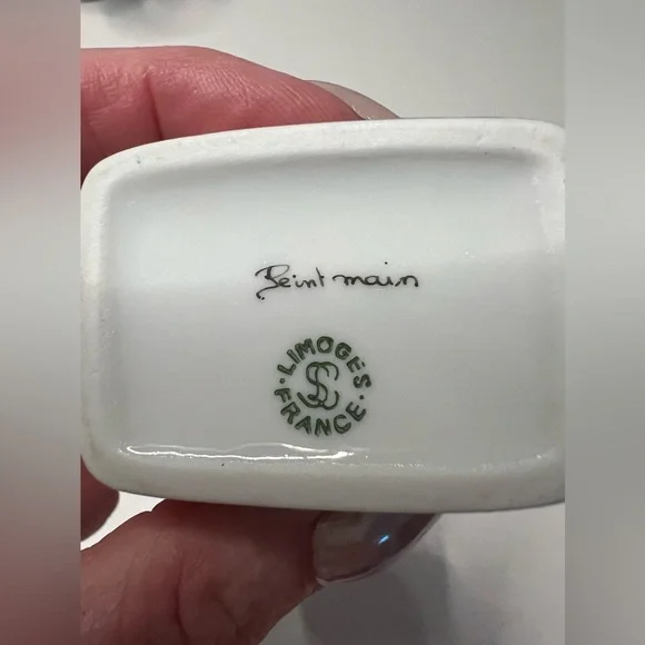 Antique Limoges France Hand Painted Flower Motif Porcelain Pill Trinket Box - Picture 5 of 7